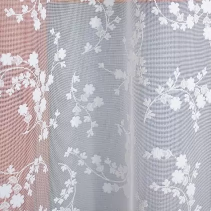 Fehér színű virágmintás jacquard függöny egyedi méretre varrva