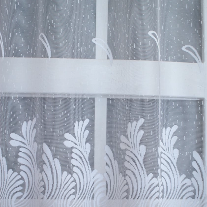 Fehér szórtmintás bordűrös jacquard egyedi méretre varrva