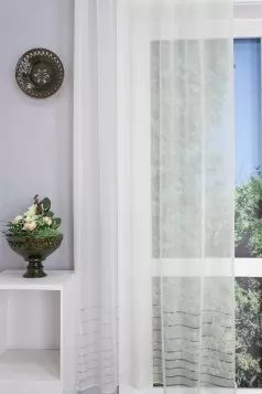 Letízia - Ekrü félorganza függöny bordűrrel egyedi méretre varrva