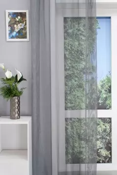 Aster – világos szürke alapon ezüst-fekete rugalmas jacquard függöny egyedi méretre varrva