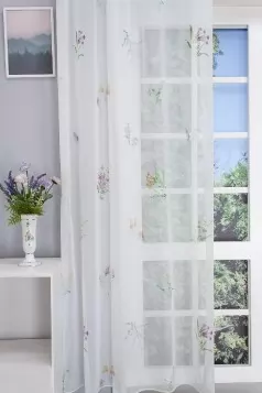 Kis mezei virágos voile függöny, ólomzsinóros egyedi méretre varrva