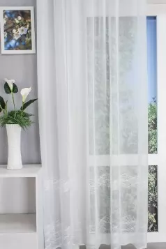 Fehér, hullám mintás, hímzett, bordűrös, sablet függöny egyedi méretre varrva