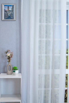 Modern fehér csíkos voile függöny egyedi méretre varrva
