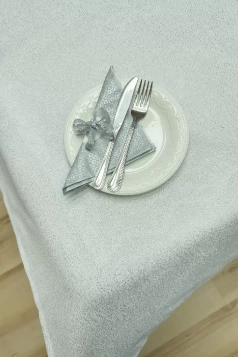 Fehér alapon ezüst lurex szálbeszövéses szórt mintás karácsonyi abrosz és dekor anyag