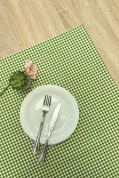 Zöld színű kiskockás vízlepergető vászon dekor és egyedi méretű asztalterítő